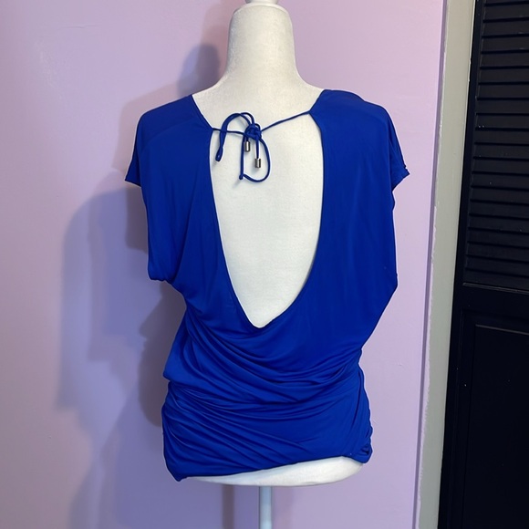 Short sleeve top, draping on the hips - Picture 2 of 6